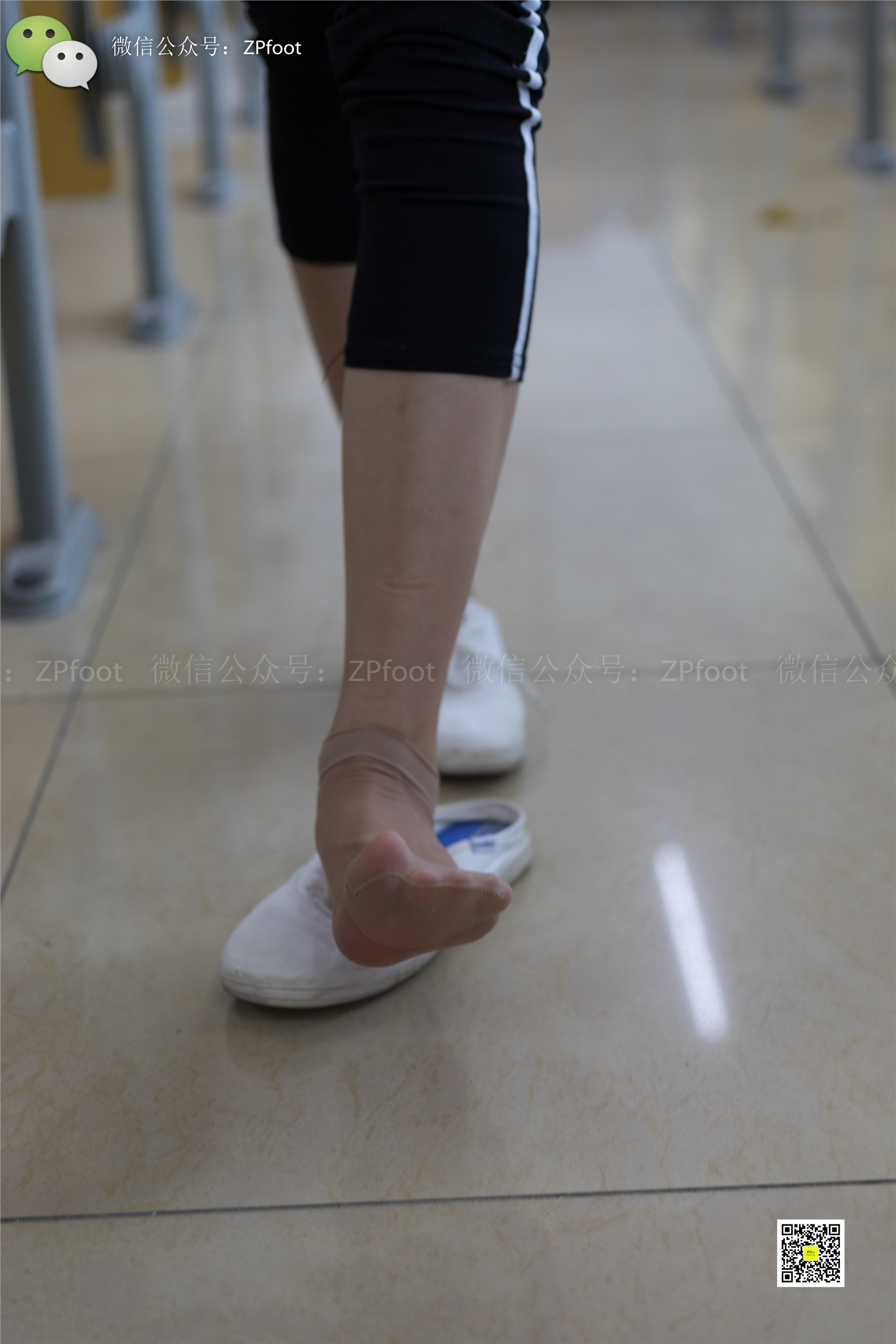 LSS山茶摄影 NO.004 教室短丝裸足